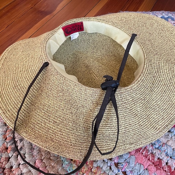 Hat - Picture 3 of 4